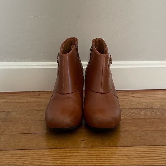 BARELY WORN Clark’s brown booties - Picture 2 of 6